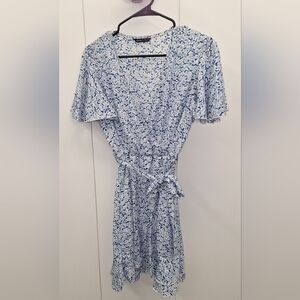 Floral Blue and White Dress Large with Ruffle Sleeves